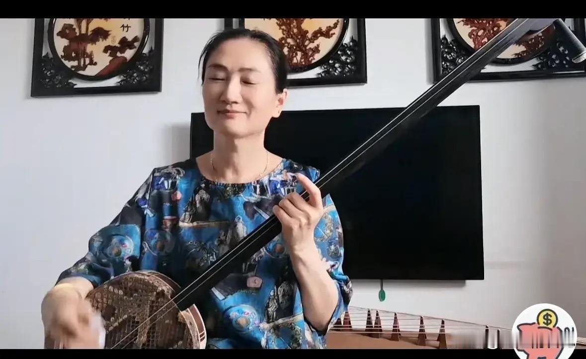 弹了几十年三弦，左肩膀也累的被肩周炎光顾了几个月，现在活动还有些受限。

都说文