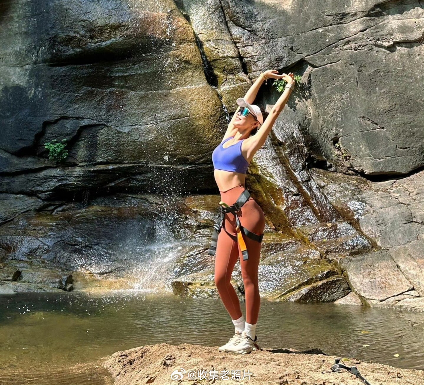 深圳马峦山瀑布，速降的小姐姐。 深圳·马峦山瀑布
