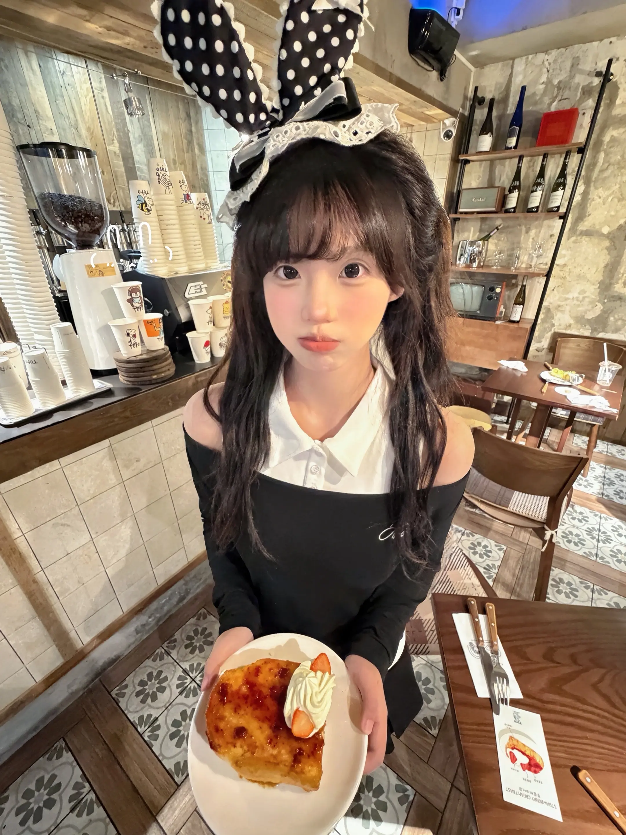 存一些i人宝宝的甜品店拍照姿势🥯📷。