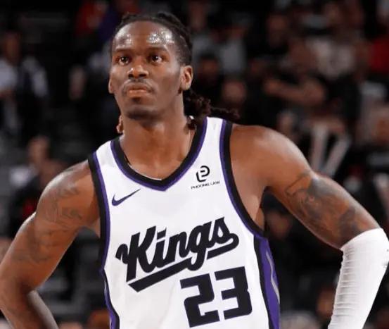 埃利斯的防守能力受到了多支球队青睐。明年夏天合同到期埃利斯将成为自由球员，国王想