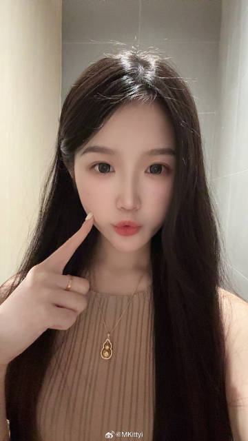 你去找黑丝吧 我脱了牛仔裤还有棉裤脱了棉裤还有秋裤 脱了秋裤还有大码高...