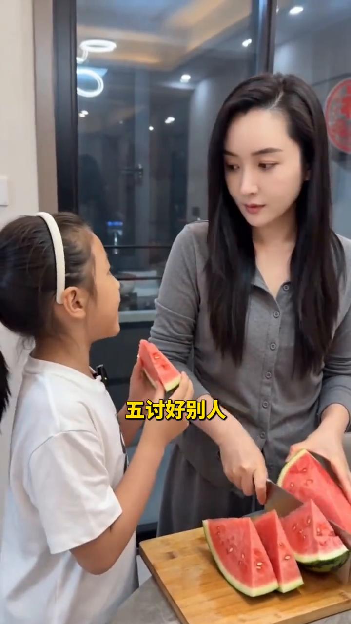 什么样的人在别人眼里不值钱？
·一、随叫随到。
·二、过度付出。
·三、太好说话