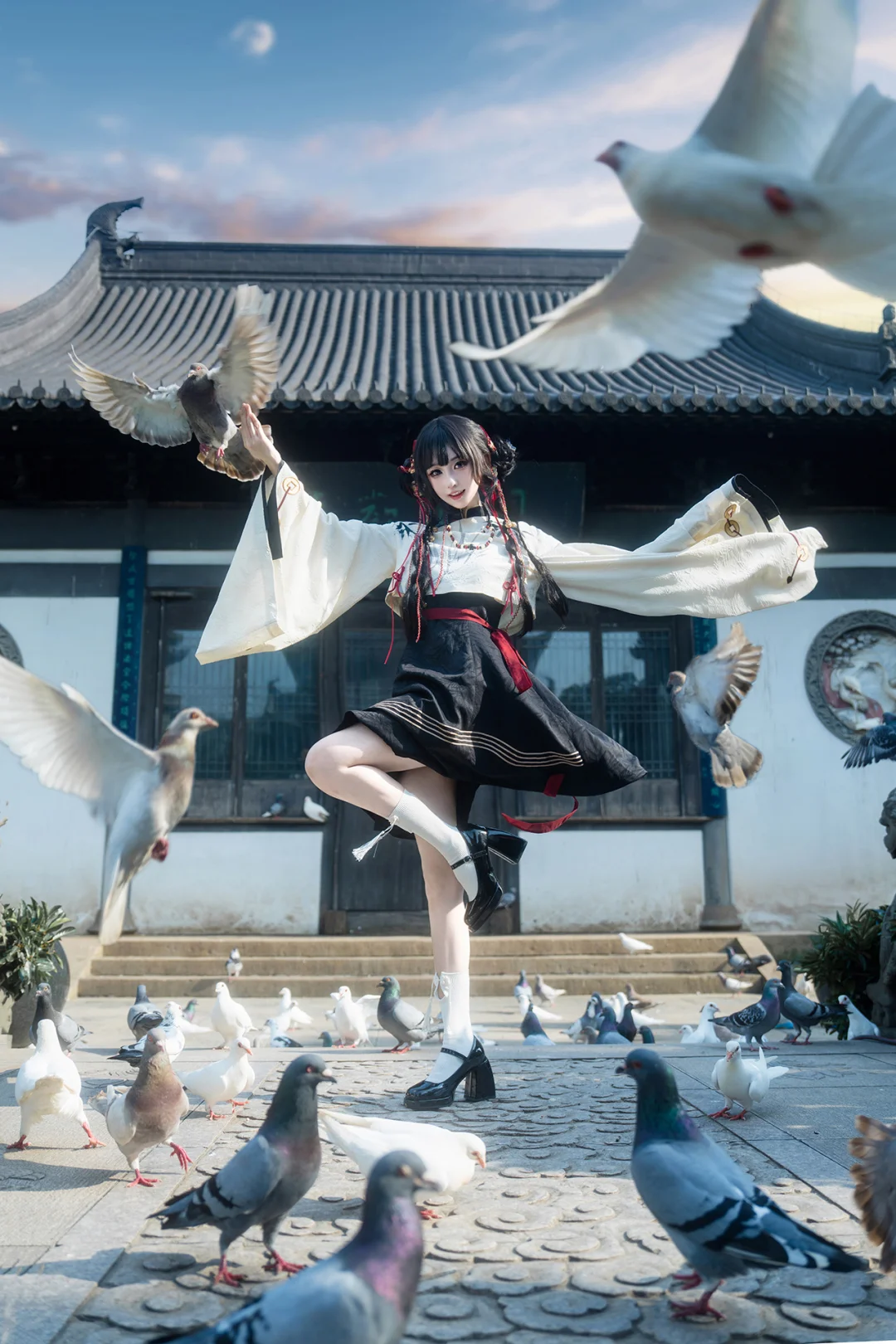 “拜水都江堰，问道青城山”