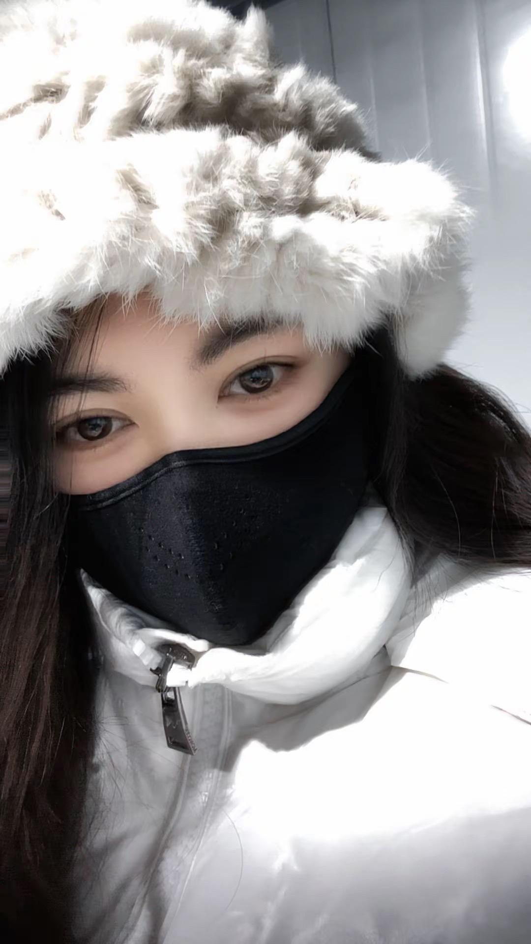 不管是友情还是爱情，你来，我热情相拥。你走，我坦然放手