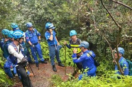 台州蓝色超人在蓝天下的守护椒江蓝色超人来自各行各业，自费备装护险情现场平安