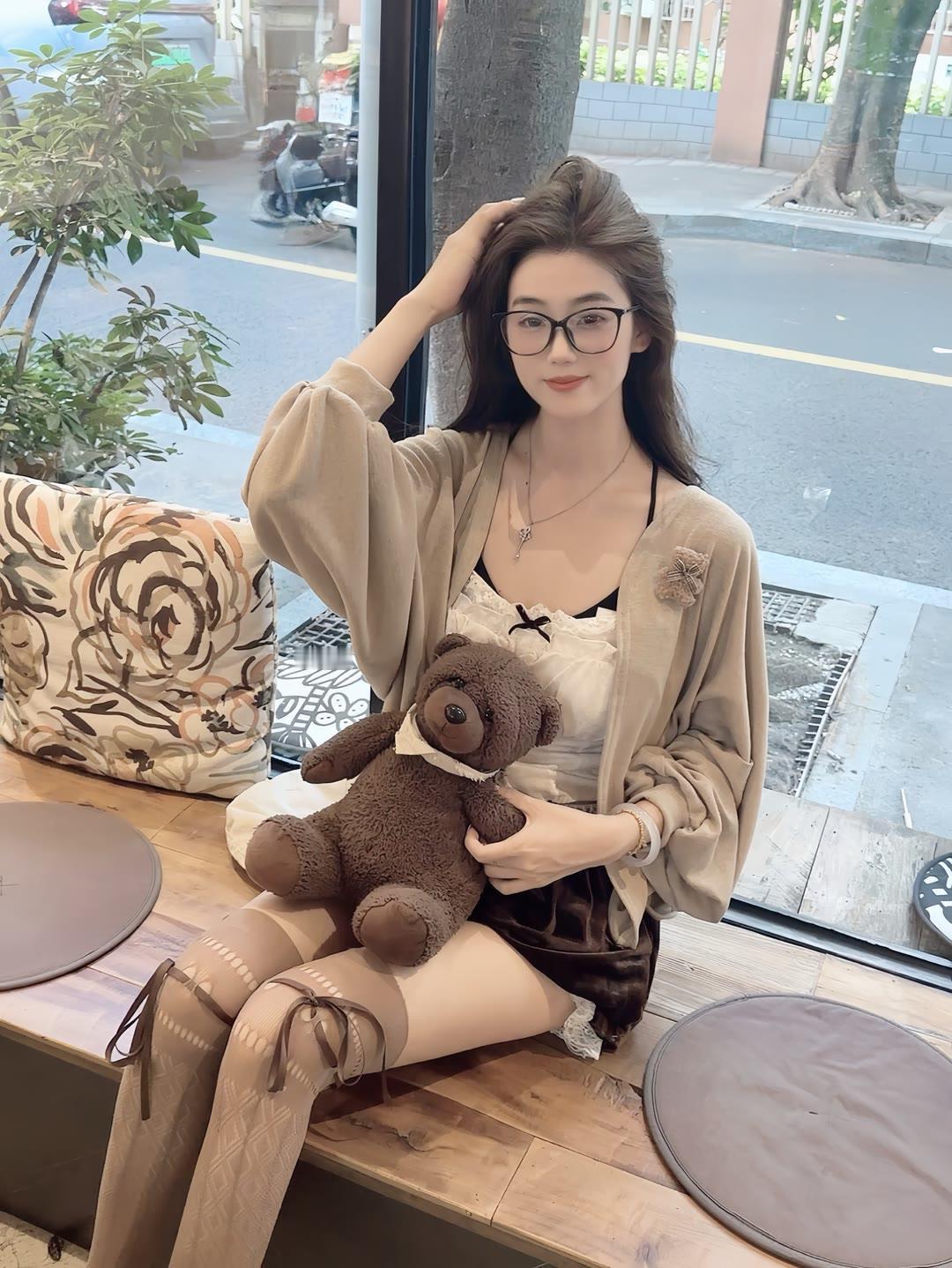 舒服又好看的穿搭有哪些过膝袜简约的搭配