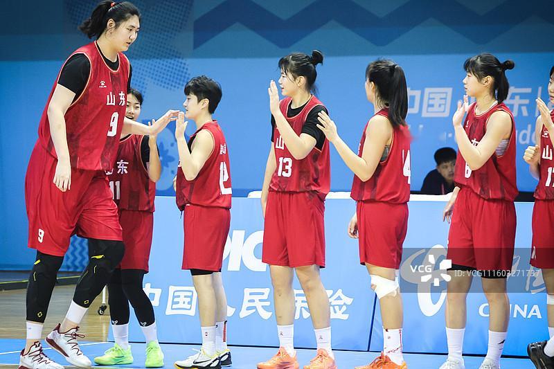 我们湖北U18女篮在张子宇面前真是有点娇小了