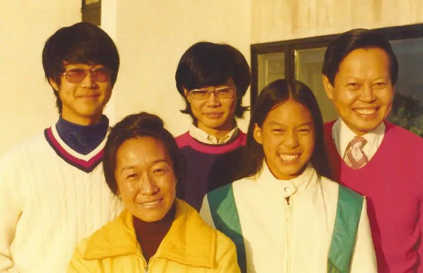 1967年，杨老和家人拍摄的一张照片，前排杜致礼和女儿杨又礼，后排次子杨光宇，长