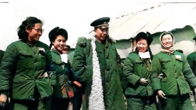 1954年，王震被一县长拷了起来，王震怒道：“你没枪毙我，算我王震命大！”
这句