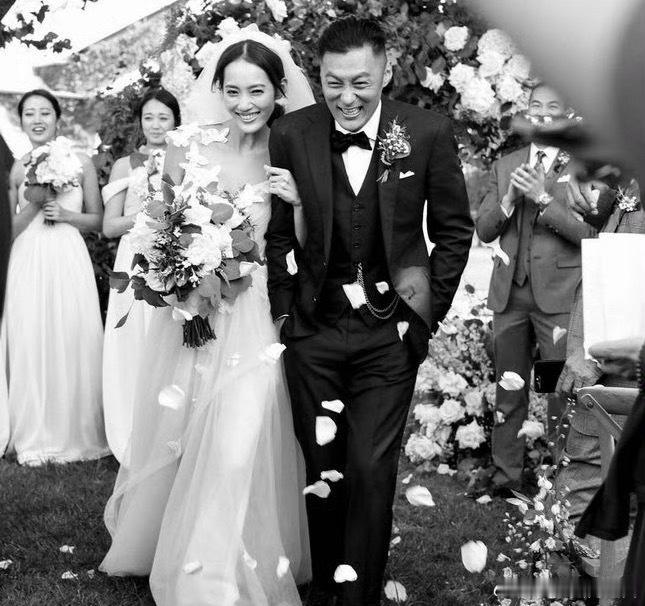 余文乐宣布离婚他们婚姻还不到十年吧当时特别喜欢磕他和周冬雨cp后来就宣布结婚网上