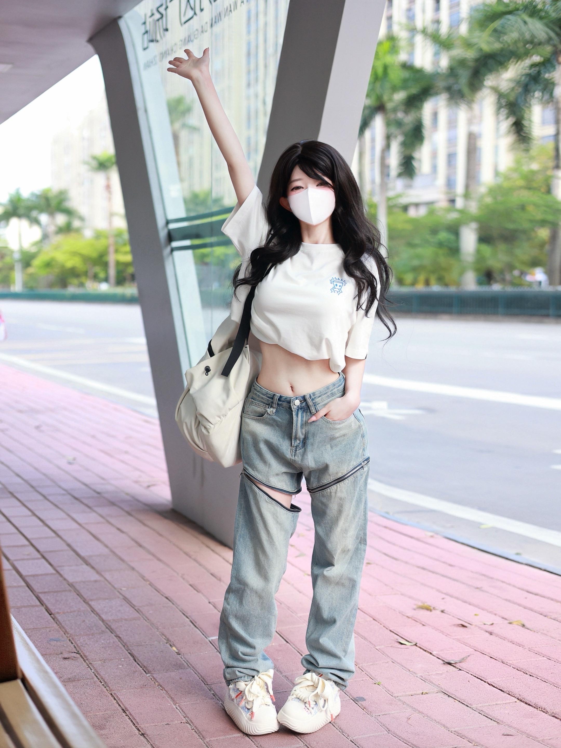 别装了 明明你也在看我。