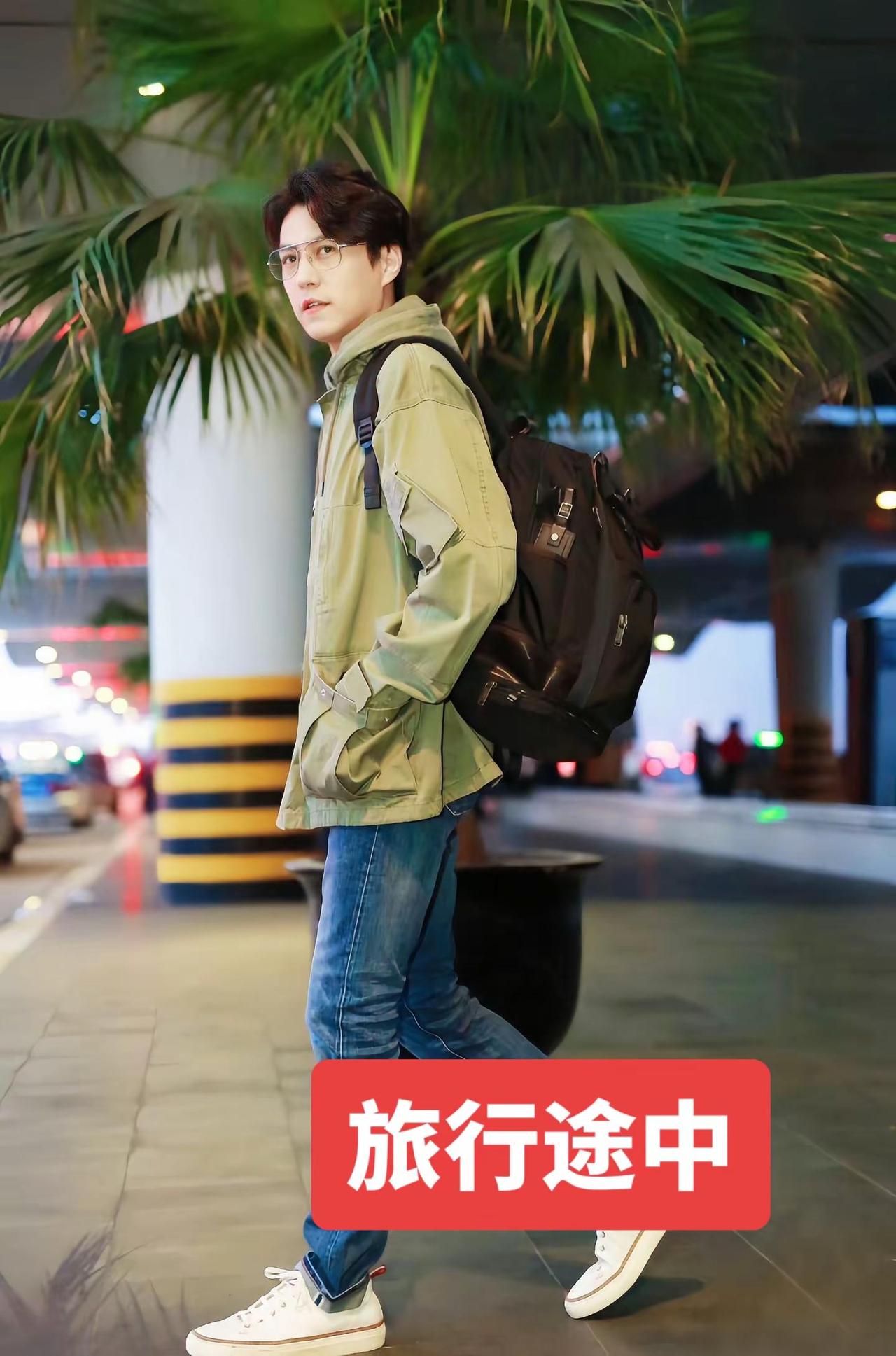 旅行途中帅哥治愈一切 独行照片 休闲帅气风 靳东