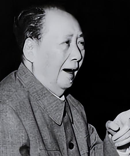 1961年，毛主席和周总理大吵一架，随后毛主席反问一句:“你吃了吗?“就让周总理