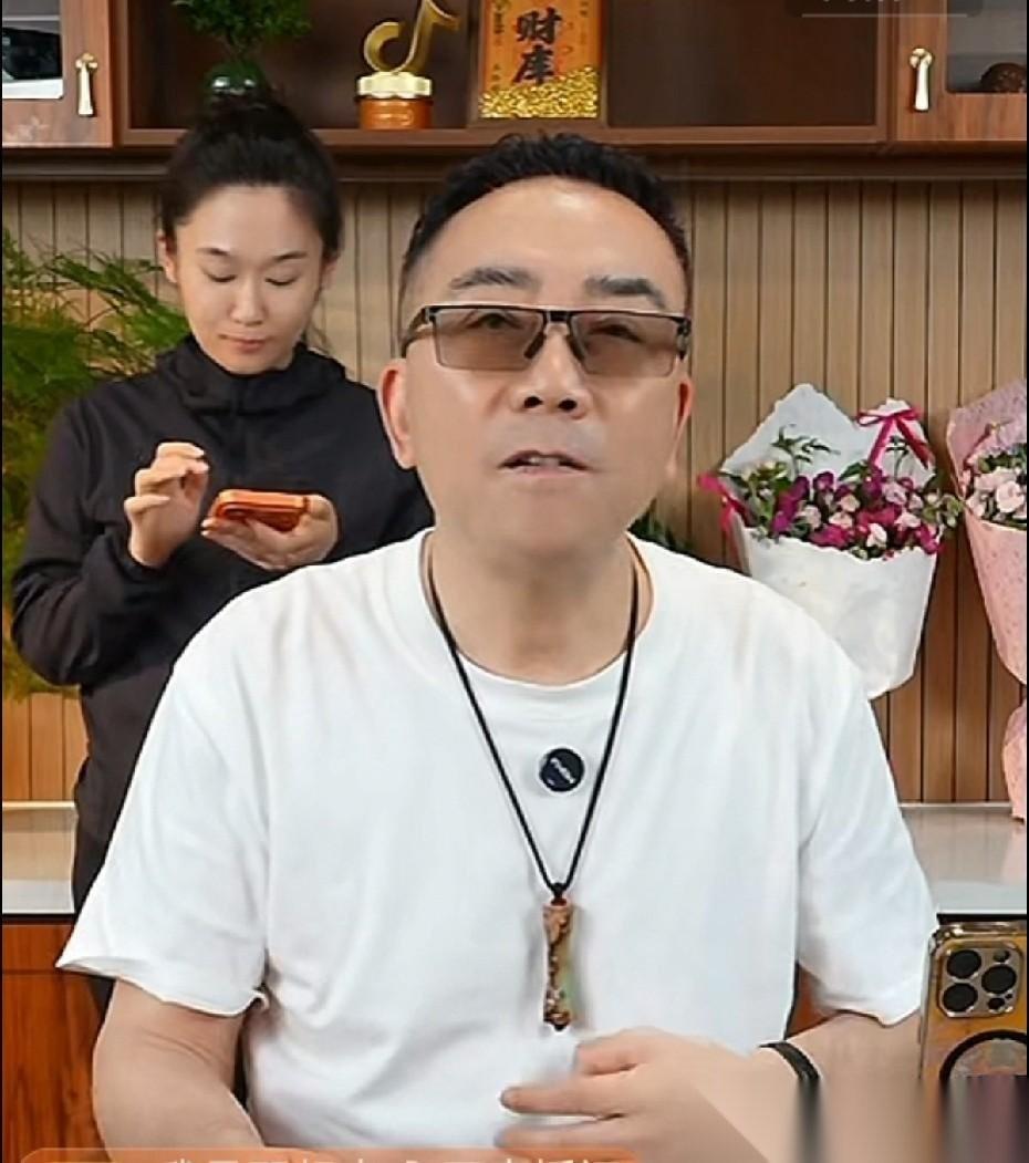 相声界恩怨情仇 杨议：直播挣的钱，都不够打官司。这番屏幕前的表演，彻底撕下了网络