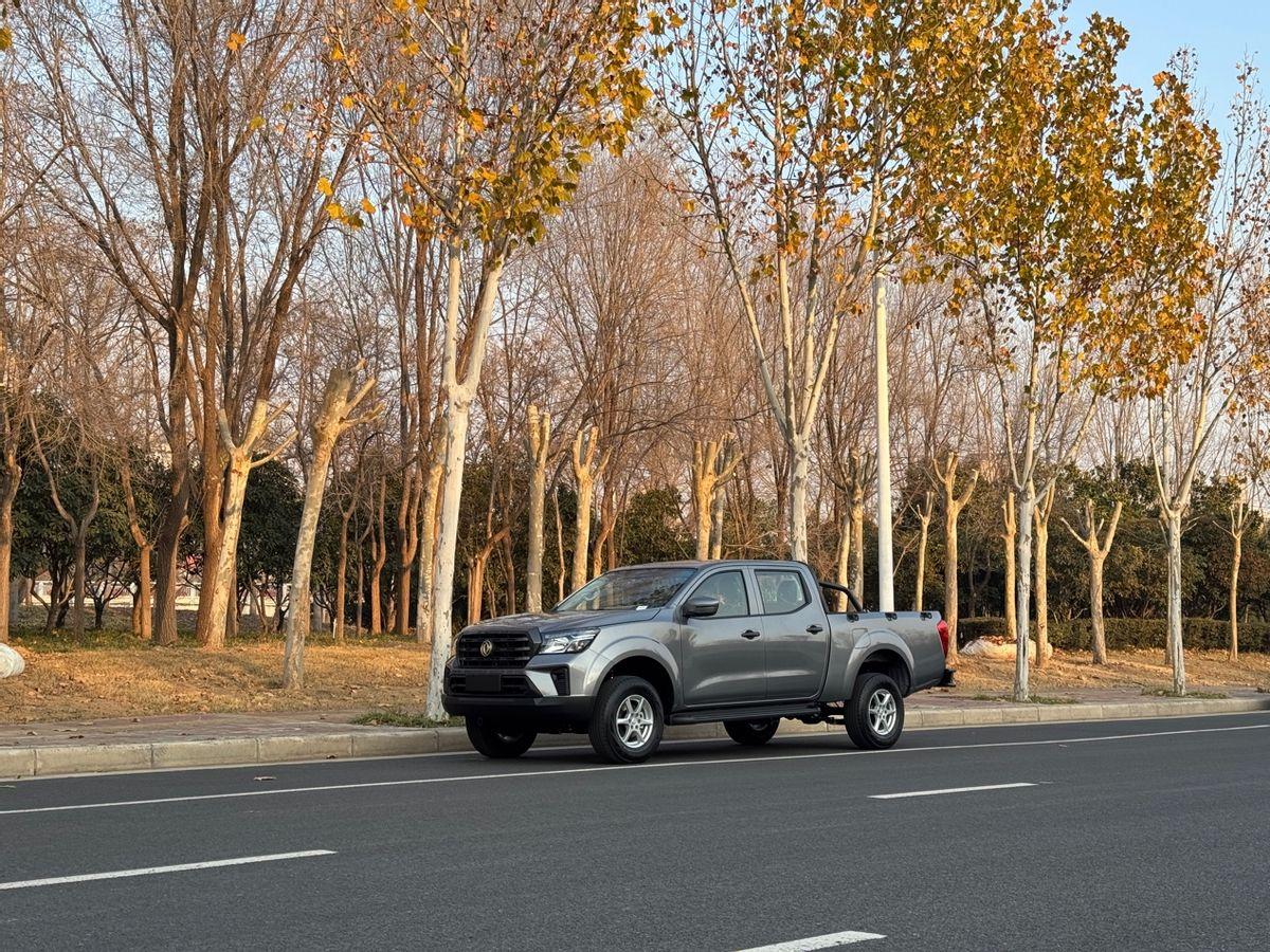 郑州日产金色Logo锐骐现身街头，近1.9米长货厢十分抢眼
今天有网友拍摄到一辆