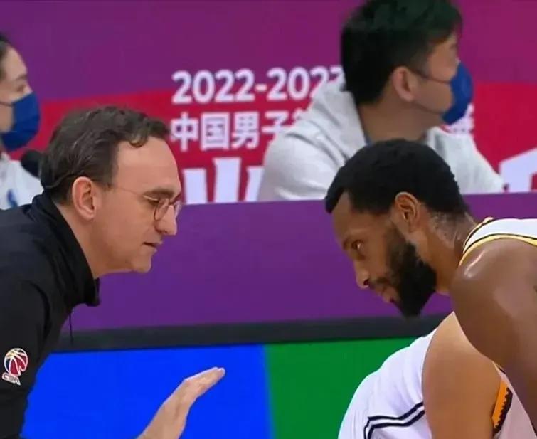 知耻后勇！乌戈6天内准备2战广厦，王博有一套，李晓旭抢篮板费体力，[比心板再让他
