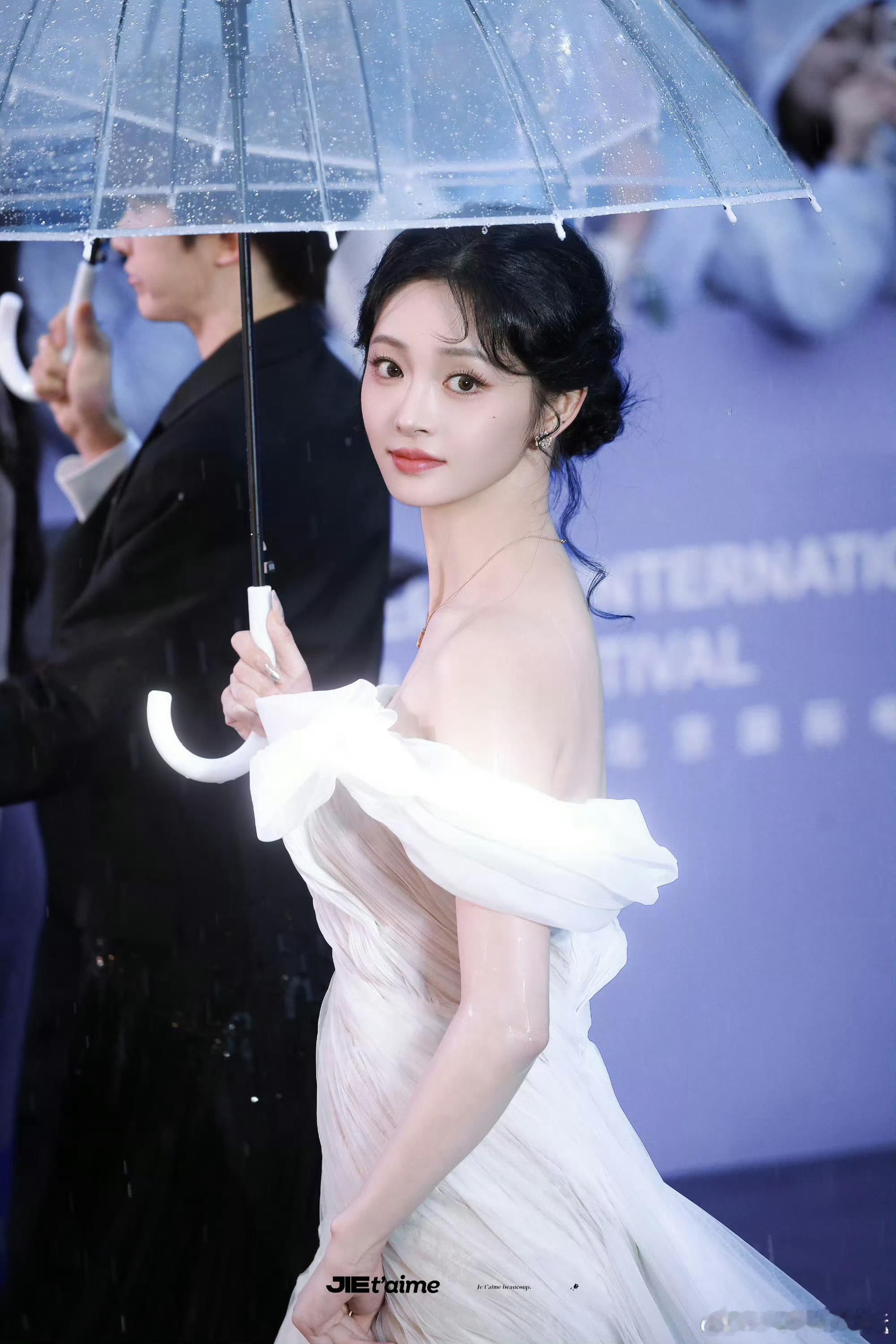 周洁琼北影节红毯周洁琼北影节红毯生图 周洁琼北影节红毯生图，好美呀 