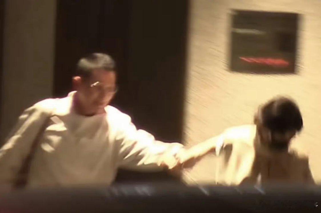 刘冲田曦薇是一对吗 这是在干嘛？ 