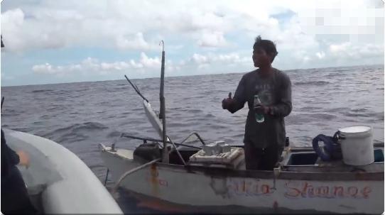 菲海警睁着眼说瞎话：我们的渔民没求救，中国海军“多管闲事”
 
菲律宾海岸警卫队