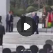 给你分享了「白俄罗斯共和国总统卢卡申科向解放塔敬献花圈全程.mp4」网页链接