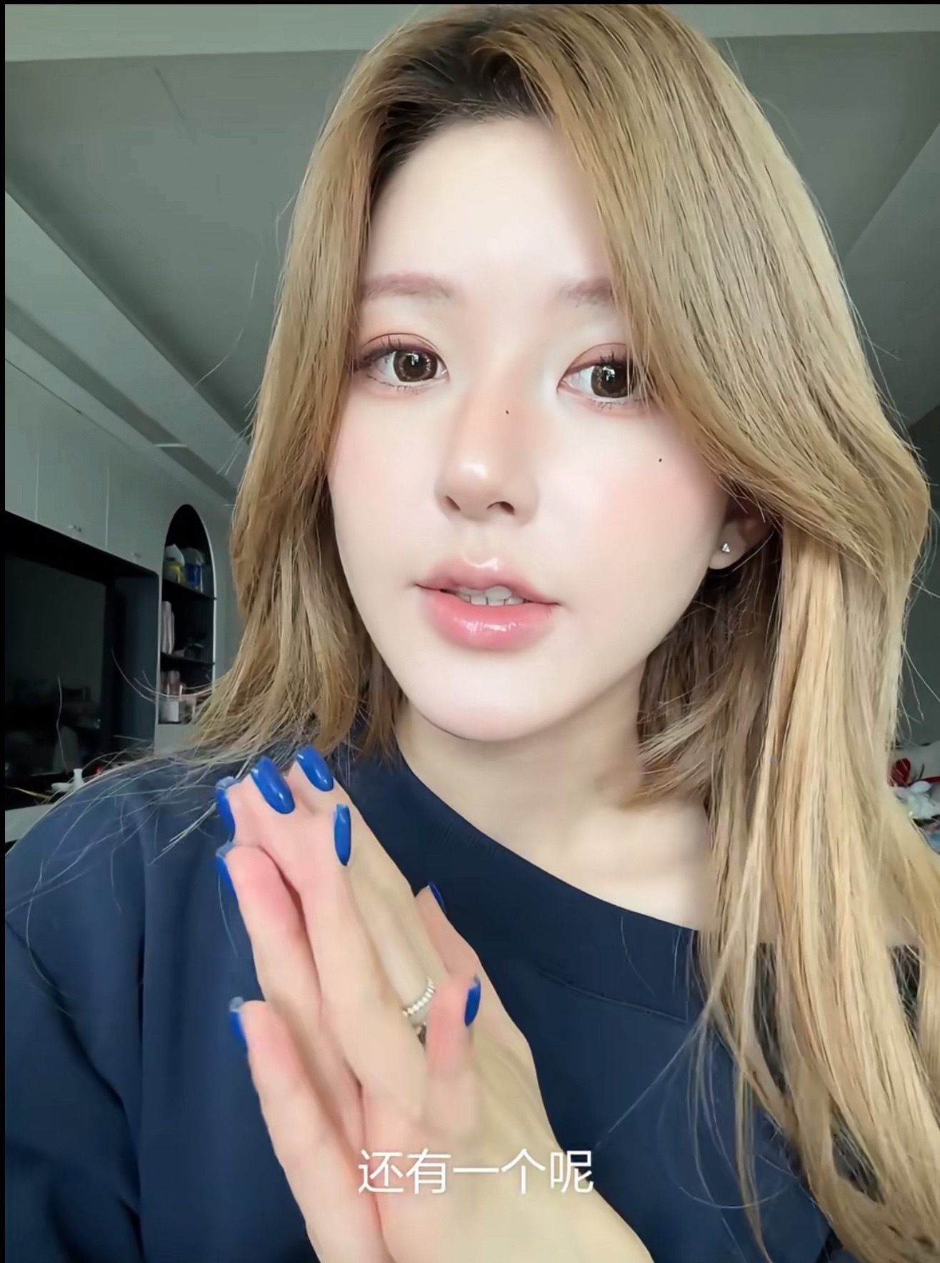 露思自然堂新广告好漂亮，完全洋娃娃来的，好权威的全球代言人