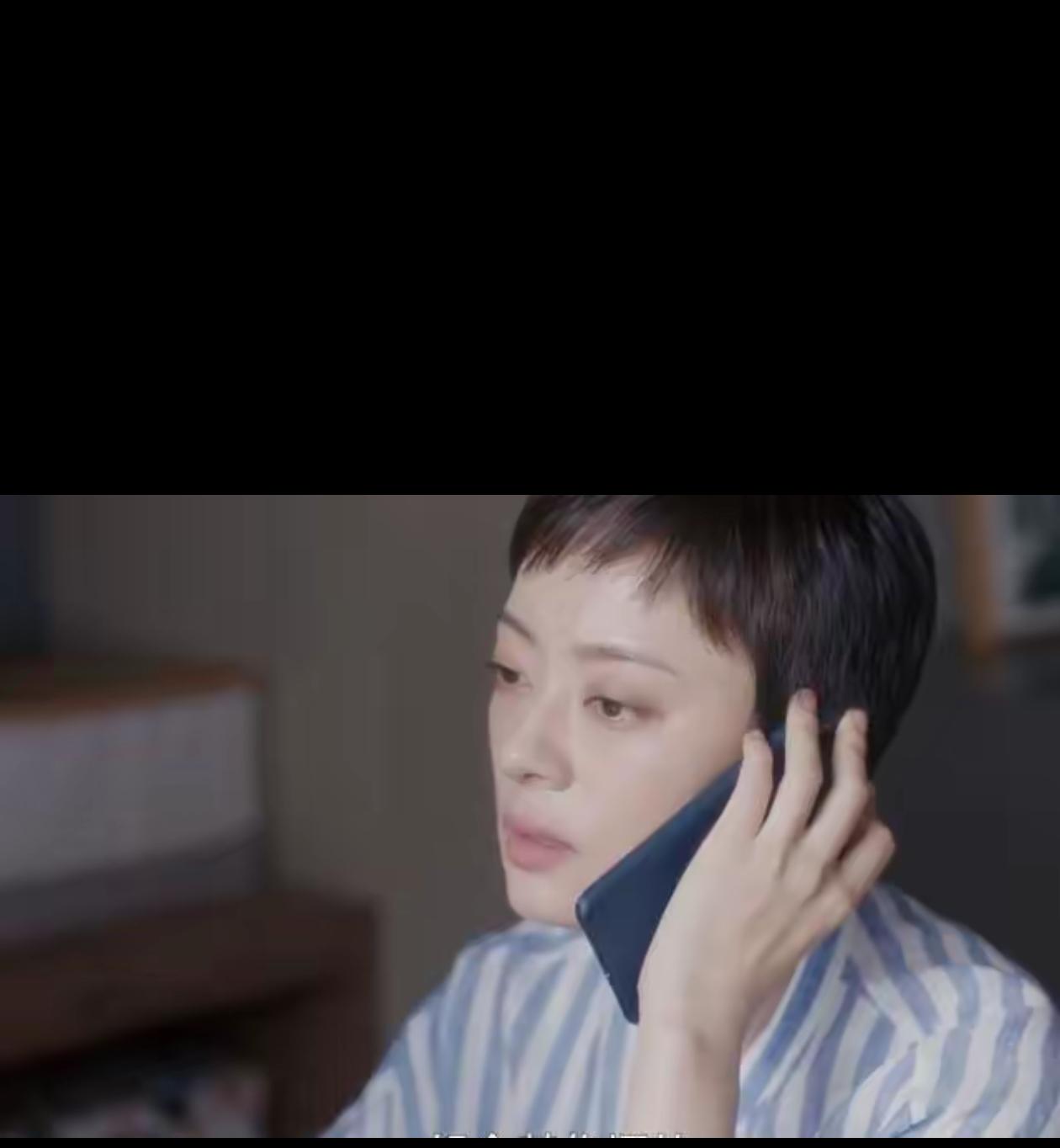 单位里的小夏改变了，现在积极参加同事组织的各种场合，同事间结婚的、生孩子的、搬家