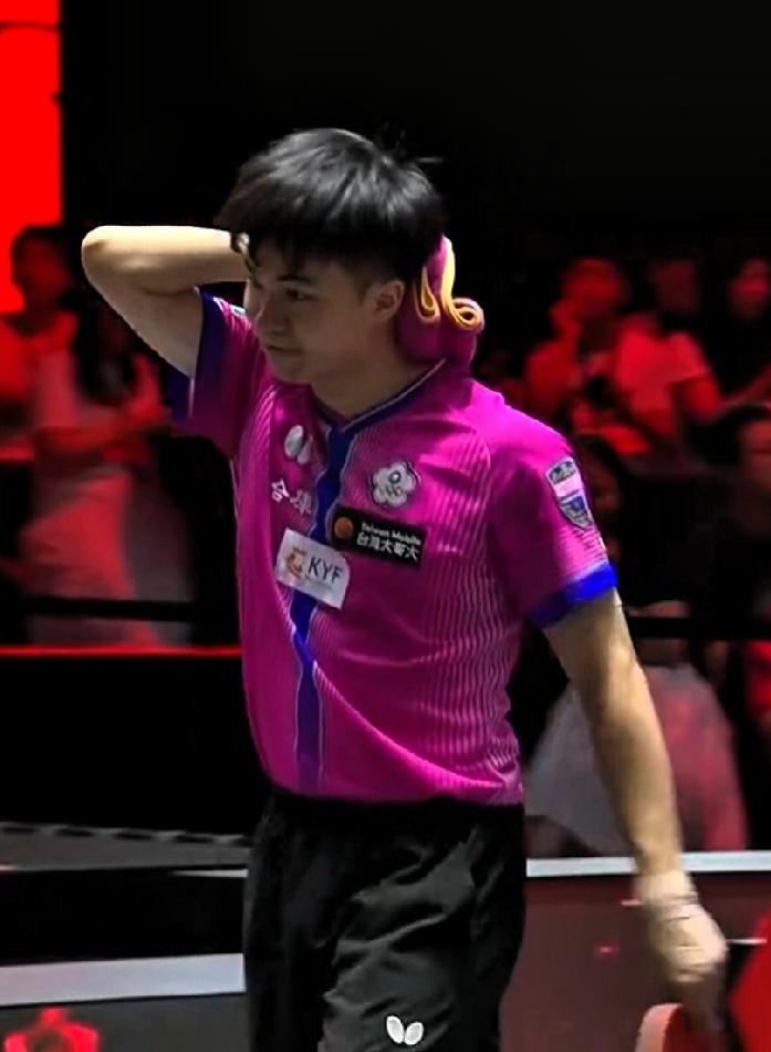 WTT大满贯新加坡站男单第三场1/4决赛刚刚结束：
中国台北选手林昀儒4-1 击