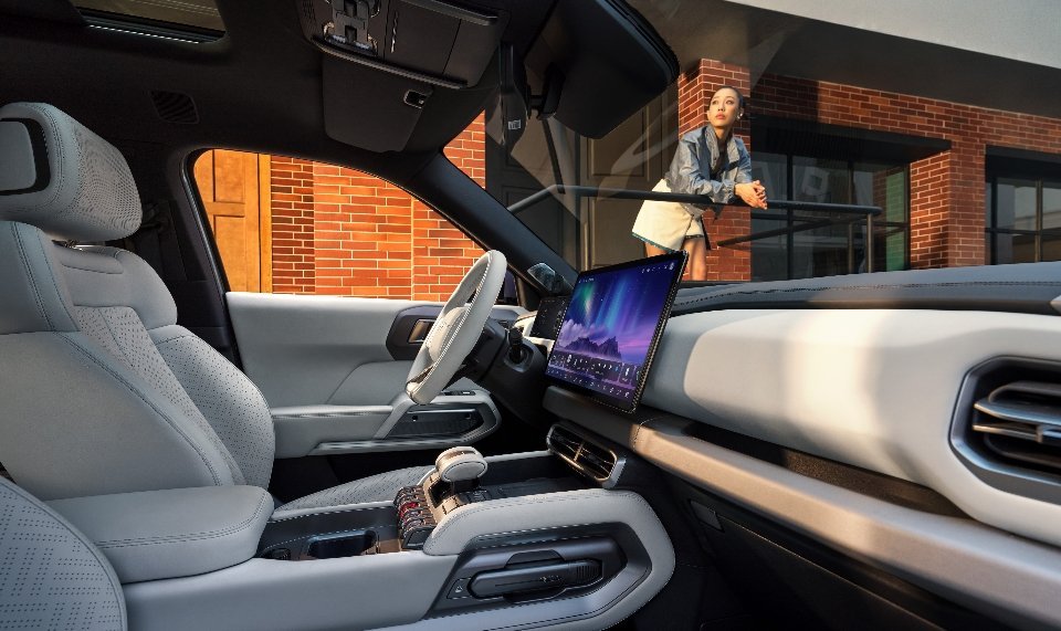 方程豹钛3闪充版正式上市，推出620KM后驱、565KM四驱两个版本，售价15.