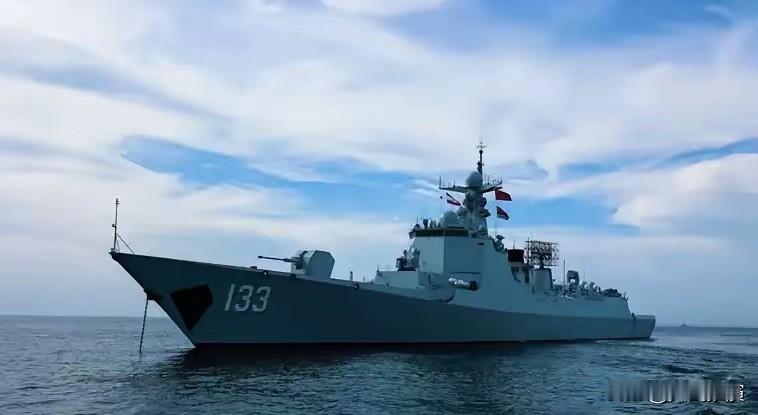 这次东部133号舰队穿过横当水道，使日本像吃了死苍蝇一样难受。

咱们舰队直接从