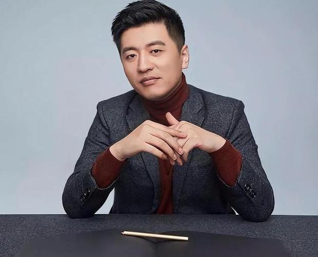 媒体评张雪峰关于新闻学专业言论称：学不学新闻不能只凭网红一张嘴
学不学新闻，当然
