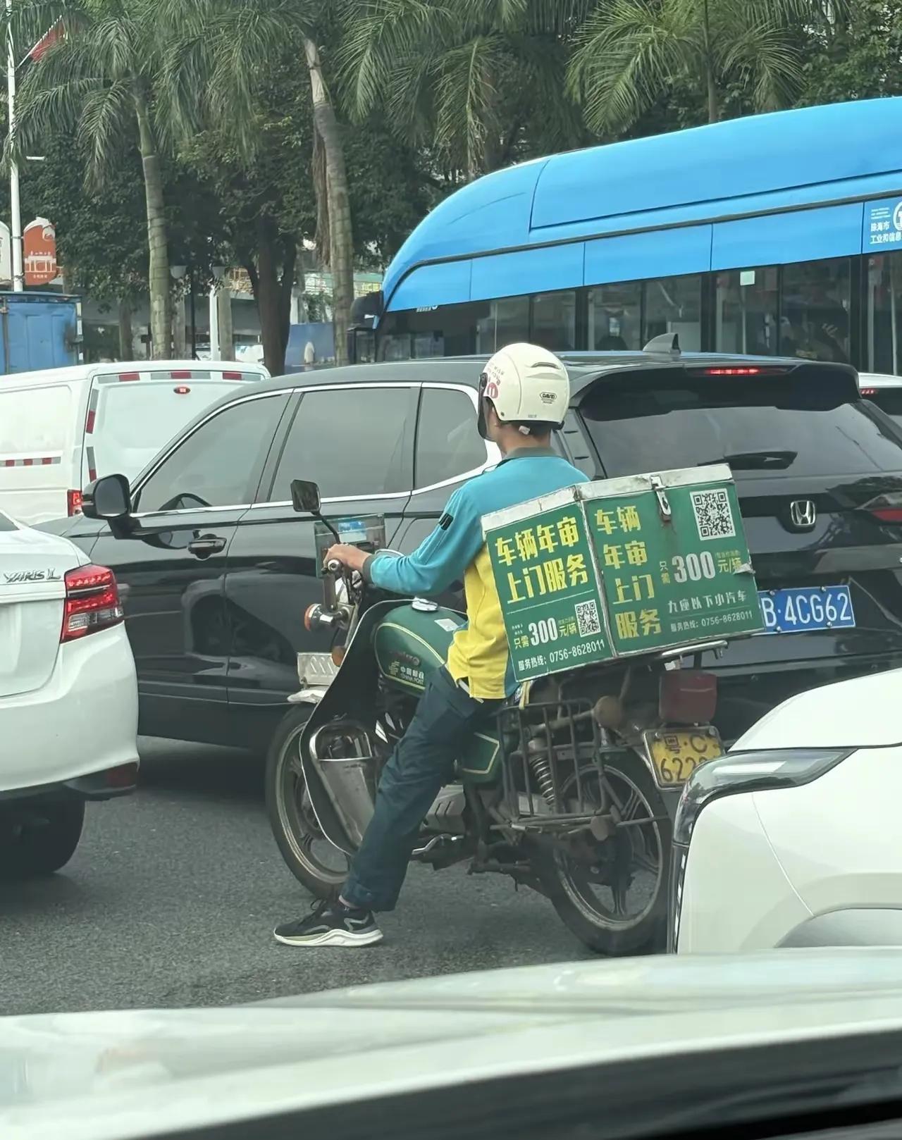 原来国企，还有自己定制的摩托车的。

中国邮政，是我国的一个重要国企的单位，在邮