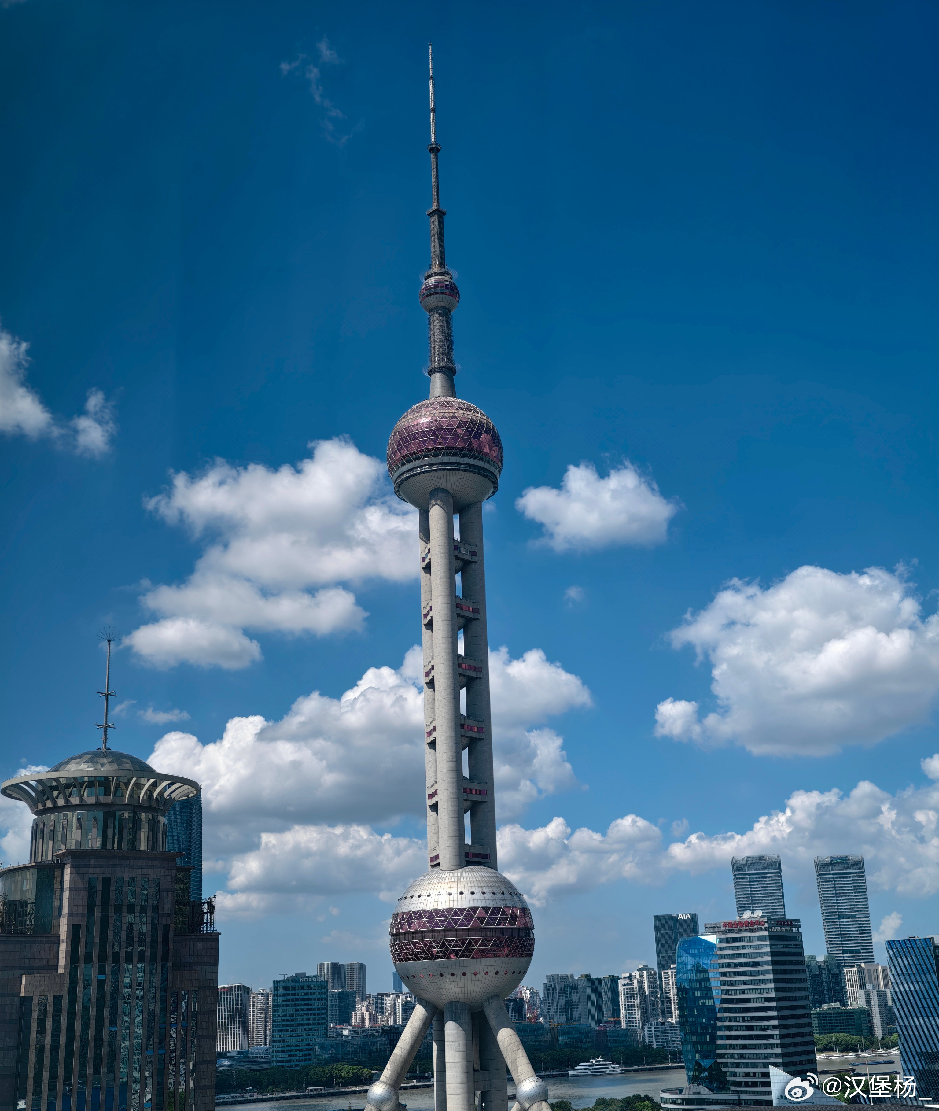 早一觉起来发现头发中间打了个对勾这是什么情况[二哈]继续吃草减肥咧[举手]汉堡杨