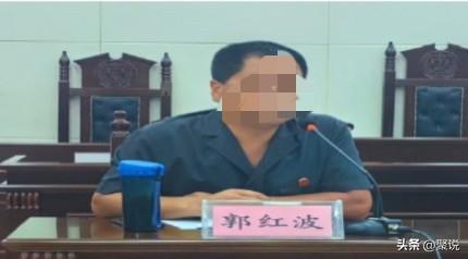 “冯院长挺喜欢你，你把握好”、“给我送点钱”！
看到这些话，你敢相信这是一位法院