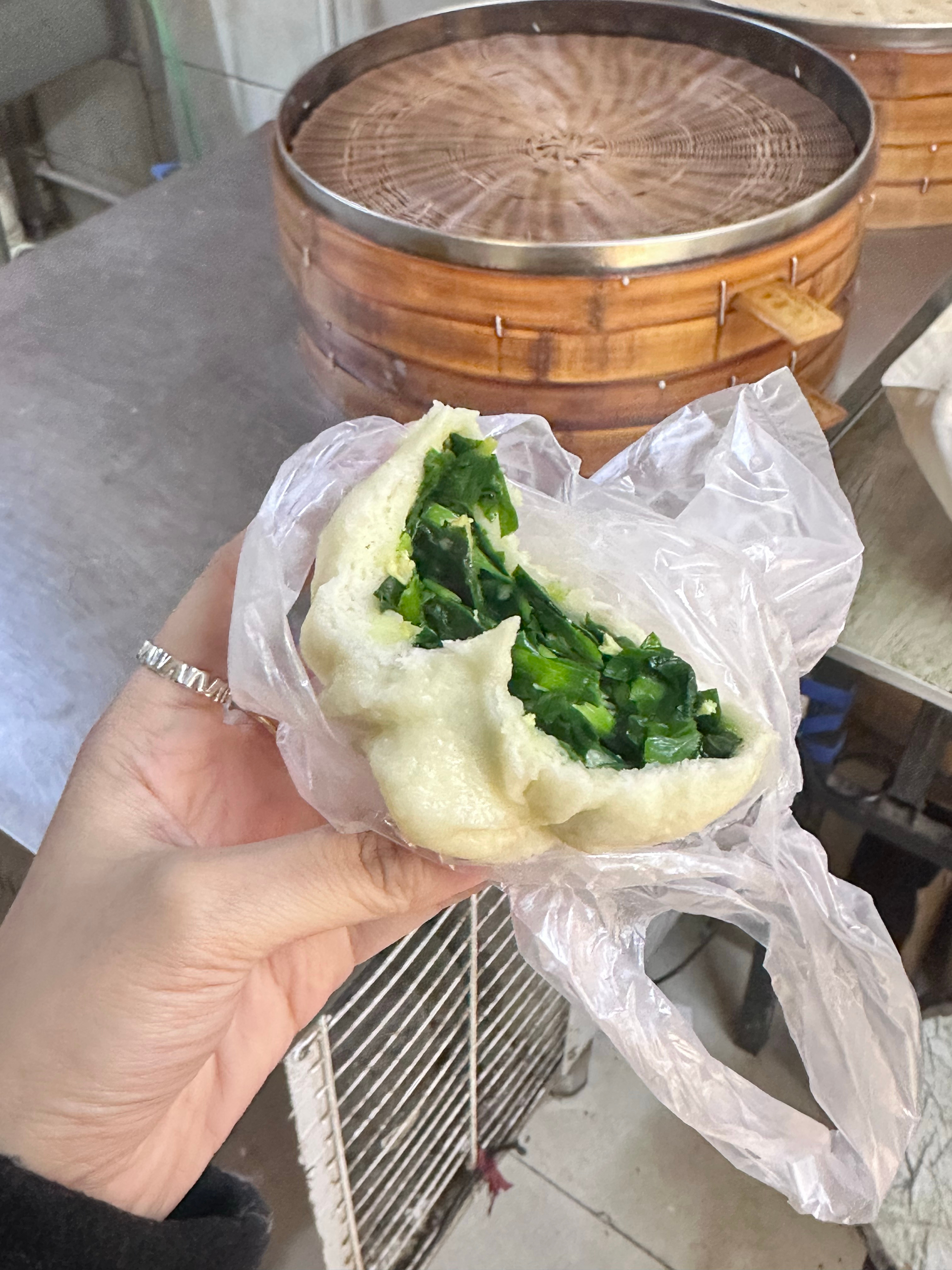 在北京看到这我都恍惚了 我以为我在山东[泪]我已经半年早饭没吃上这样现蒸的包子了