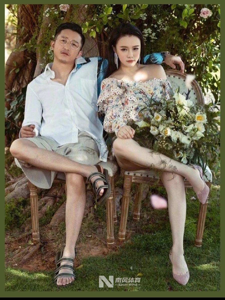 以前觉得这俩人也是郎才女貌，
男有实力，女有才情，颜值也是旗鼓相当，
结果好家伙