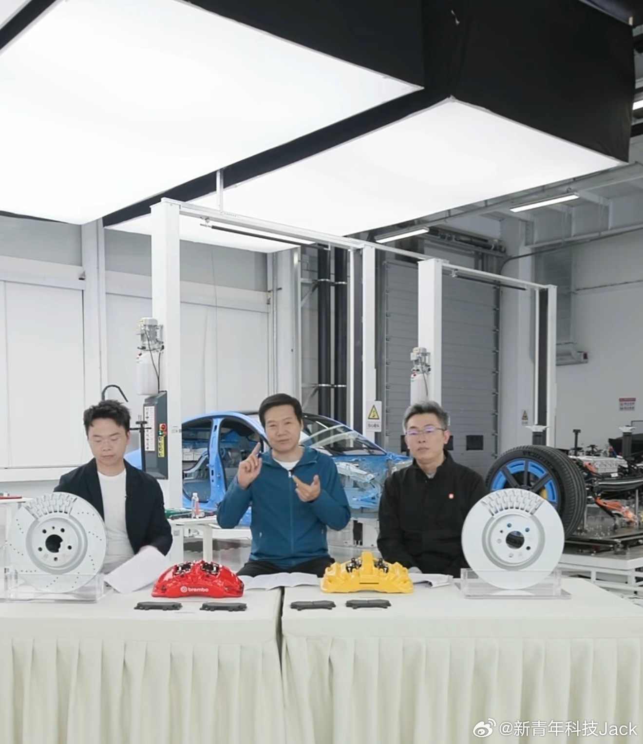 雷军直播中透露新一代小米SU7锁单超4万台4月份产能将快速提升