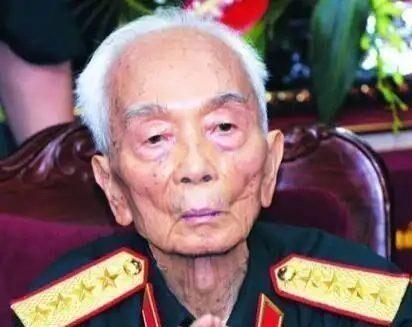 武元甲晚年确实对黎笋的路线有看法。
他反对过度倒向苏联，也反对在柬埔寨用兵，觉得