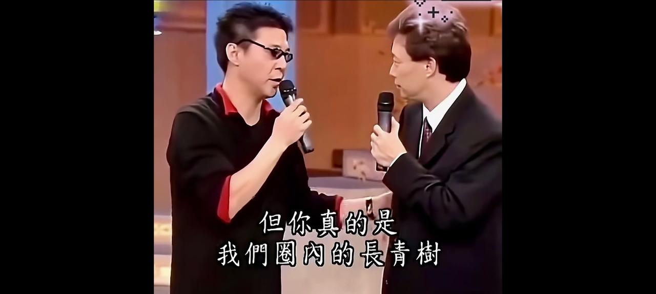 姜育恒非常认真的告诉费玉清，我也不是恭维你，但你真的是圈内的常青树。在歌唱方面，