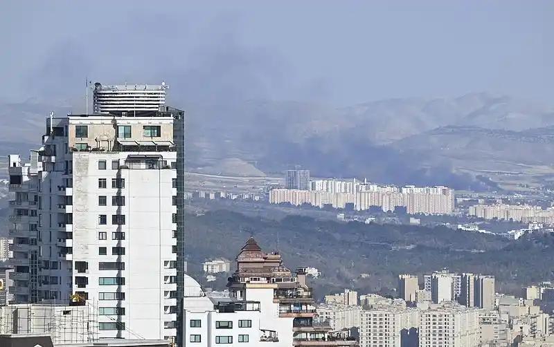 美军炸储水设施、伊朗封锁海峡，打不赢谈不拢，油价又要飞了？

中东这场戏果然没让