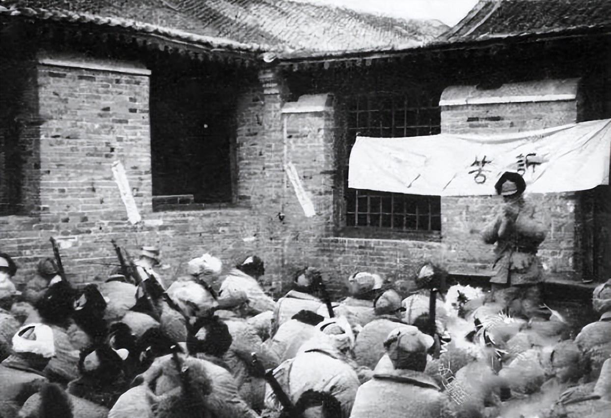 纪念抗美援朝70周年的节目里，有观众当场打断讲解：能不能说说教科书上没有的？这话