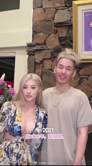 关嘉敏看好郭珮文和旧爱复合 自揭情伤未愈拒绝吃回头草关嘉敏出席国庆庆祝活动，她表