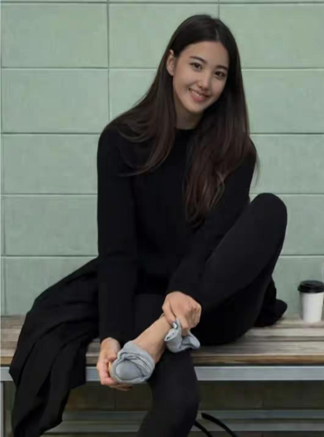 这样级别的清新美女，也穿袜子🧦吗🤔