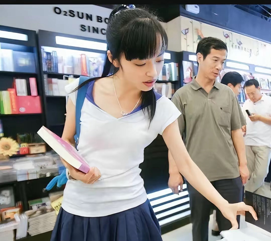 天呐！看到姚晨27年前的大学照，才懂凌潇肃为啥会一见钟情了 