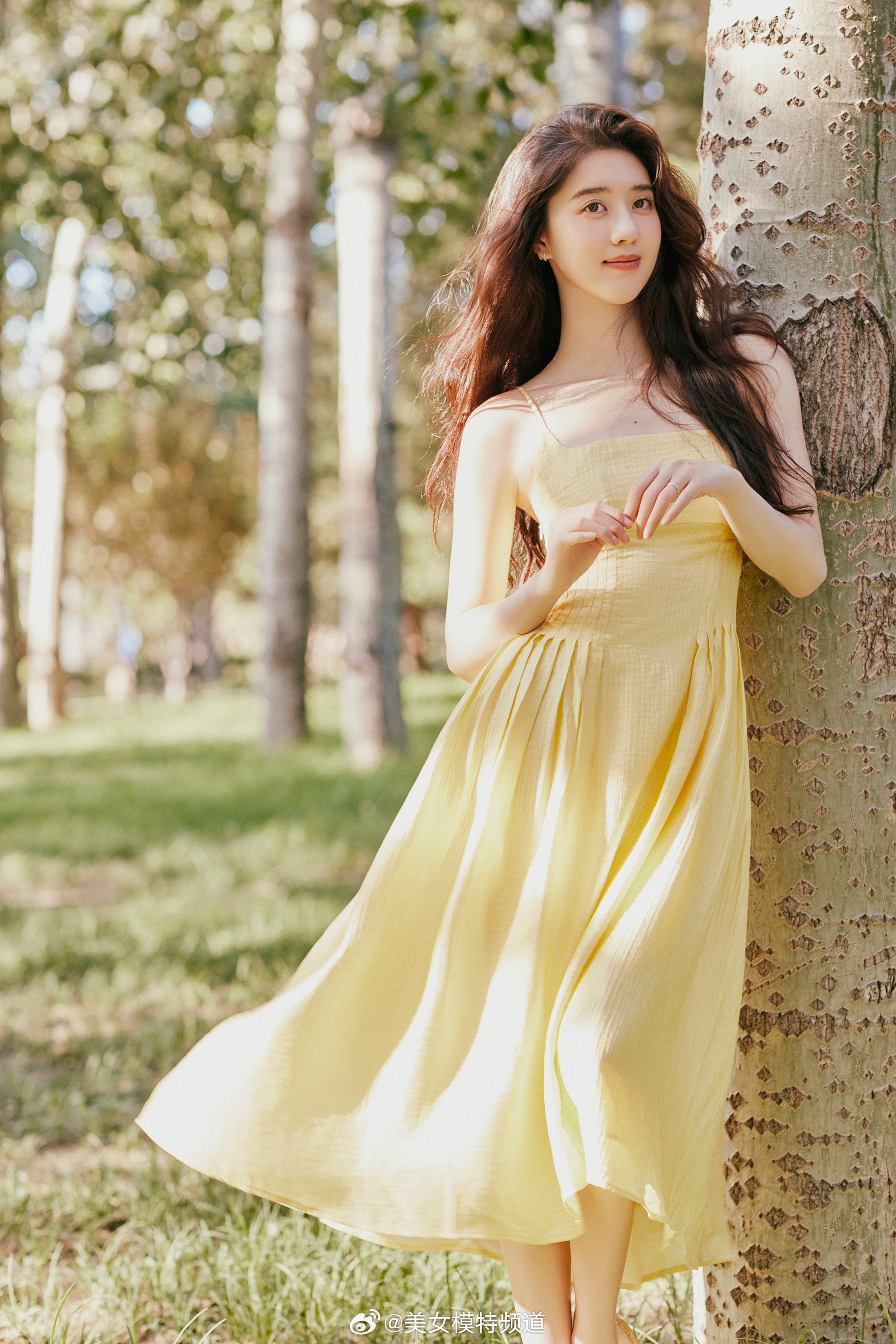 李凯馨甜美风穿搭 