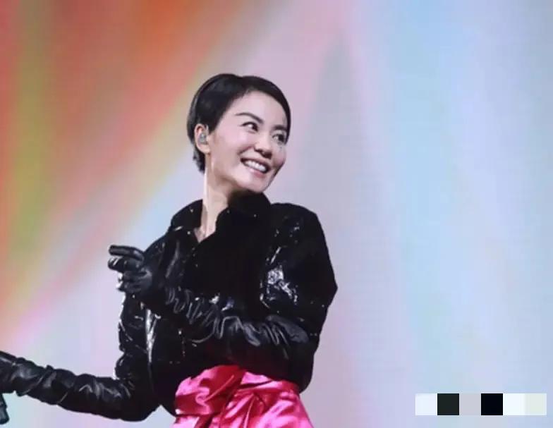 2016年，王菲宣布开演唱会，门票定价为1万元一张，王思聪吐槽：“定价太不合理，