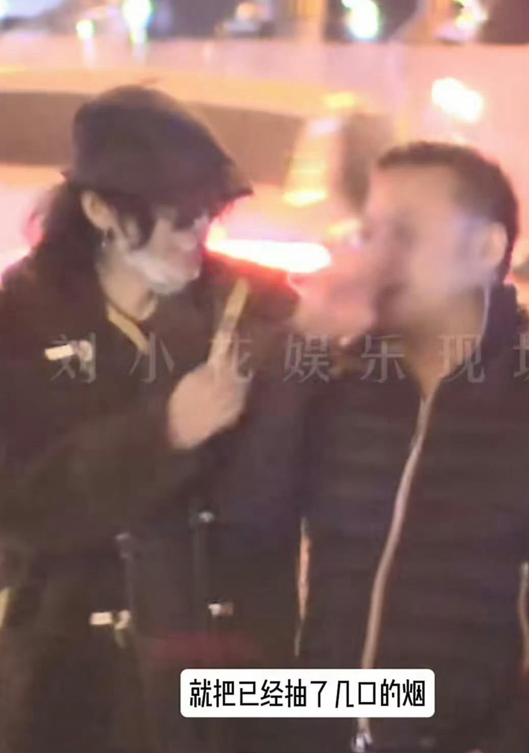 华晨宇递抽过的烟给朋友关系也太好了 
