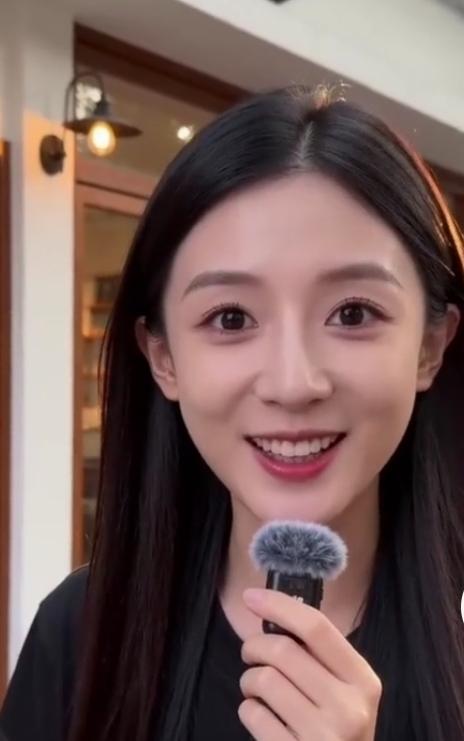 豆包生成的美女眼睛皆是这般模样，虽说不算难看，可看上去却颇为别扭。无论何种类型的