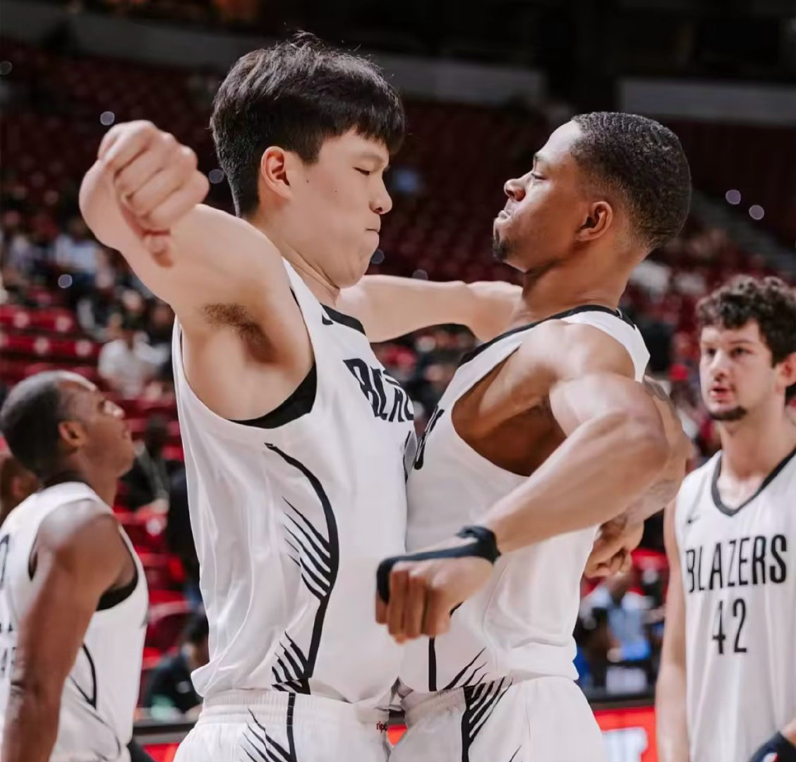 今日进行的NBA夏季联赛，开拓者对阵森林狼。第三节比赛，中国球员杨瀚森火力全开，