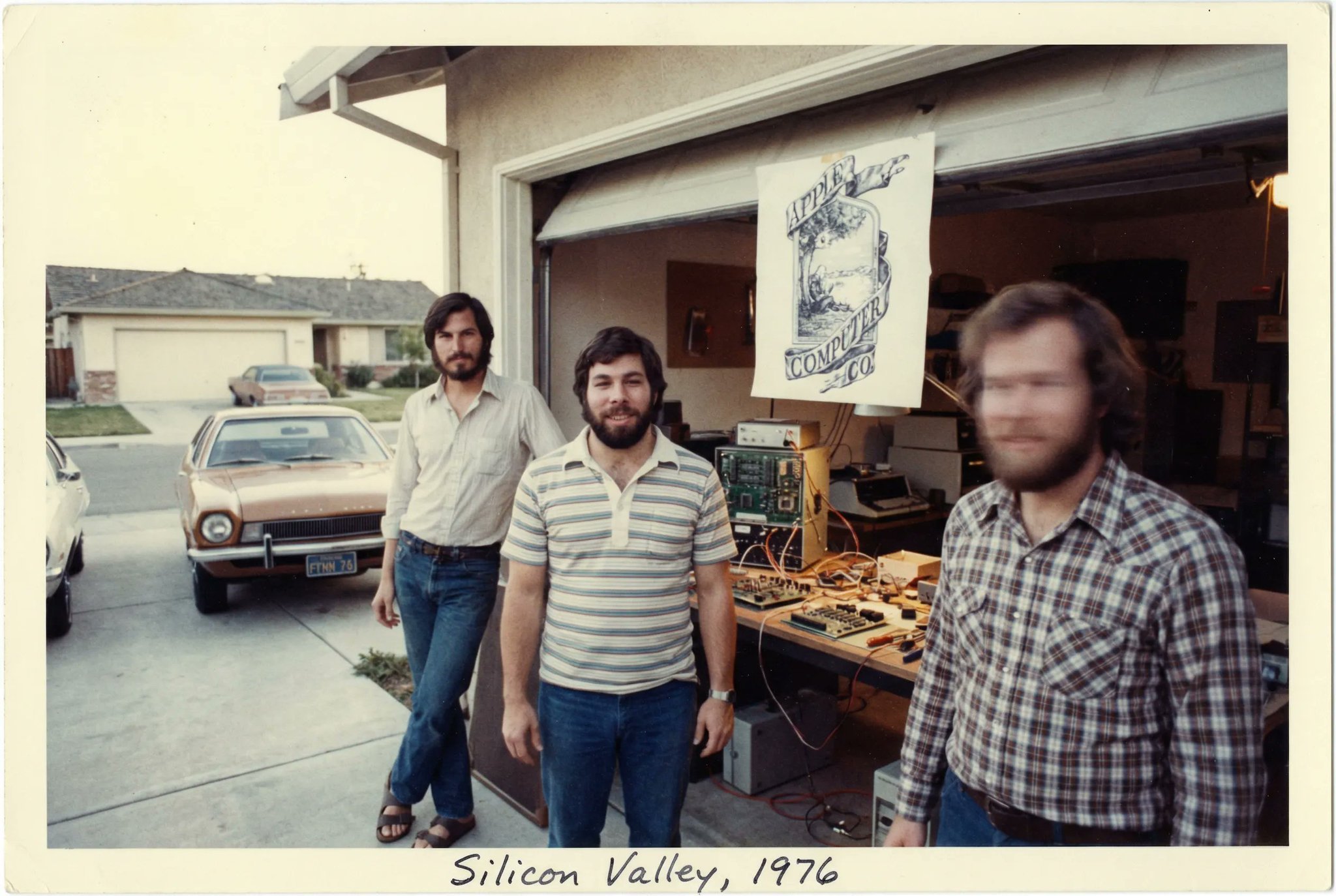 AI 真的解决了我们找资料图的大忙了 （苹果的第一个 logo 都可以生出来 