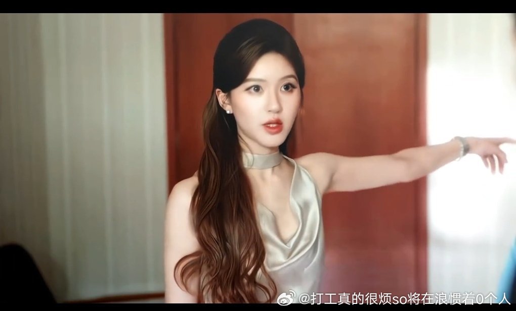 露粉发的吹许我耀眼演技的视频里也梦想蹭到白玉兰麻鸭这个演技可太韩了，最后这个瞪眼